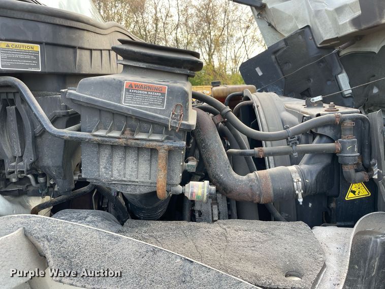 image for item DP0199 2013 International 4400  flatbed truck