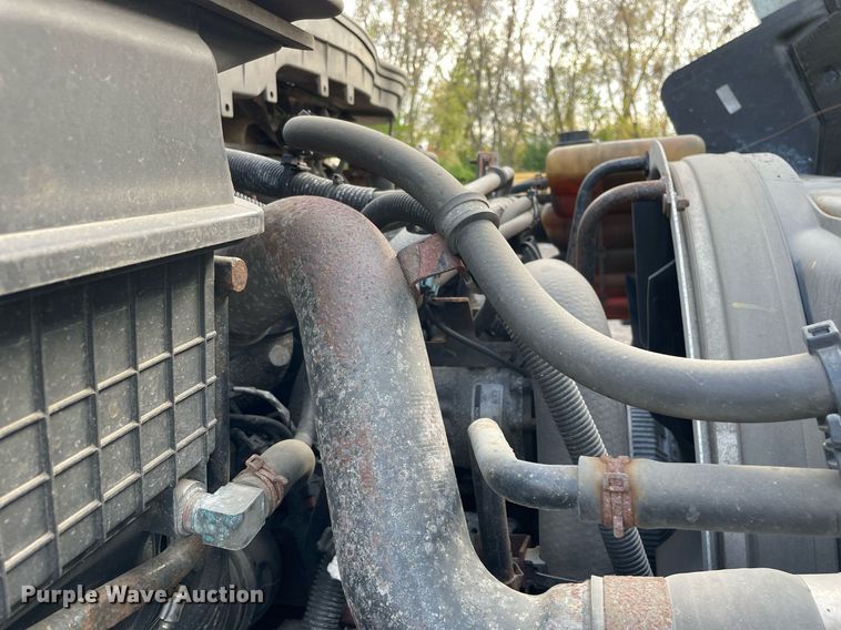 image for item DP0199 2013 International 4400  flatbed truck