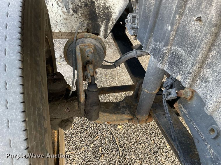 image for item DP0199 2013 International 4400  flatbed truck