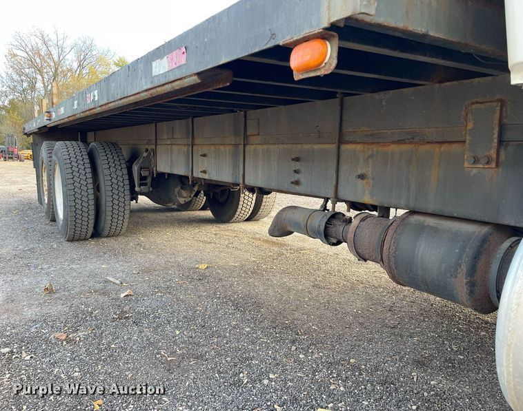 image for item DP0199 2013 International 4400  flatbed truck