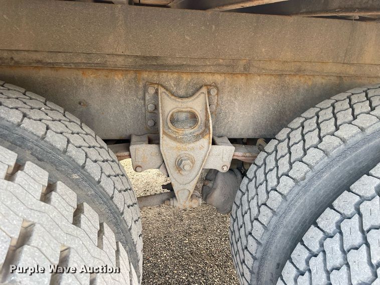 image for item DP0199 2013 International 4400  flatbed truck