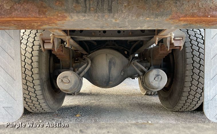 image for item DP0199 2013 International 4400  flatbed truck