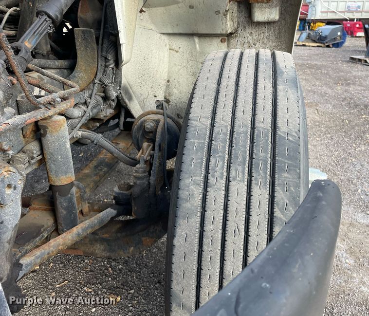 image for item DP0199 2013 International 4400  flatbed truck