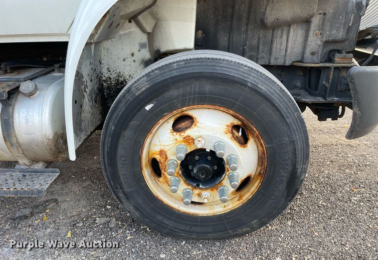 image for item DP0199 2013 International 4400  flatbed truck