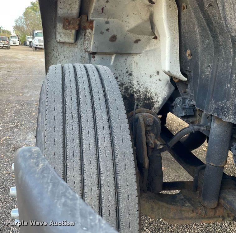 image for item DP0199 2013 International 4400  flatbed truck