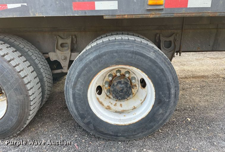 image for item DP0199 2013 International 4400  flatbed truck