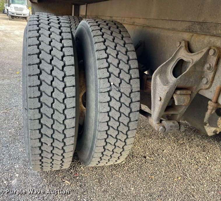 image for item DP0199 2013 International 4400  flatbed truck