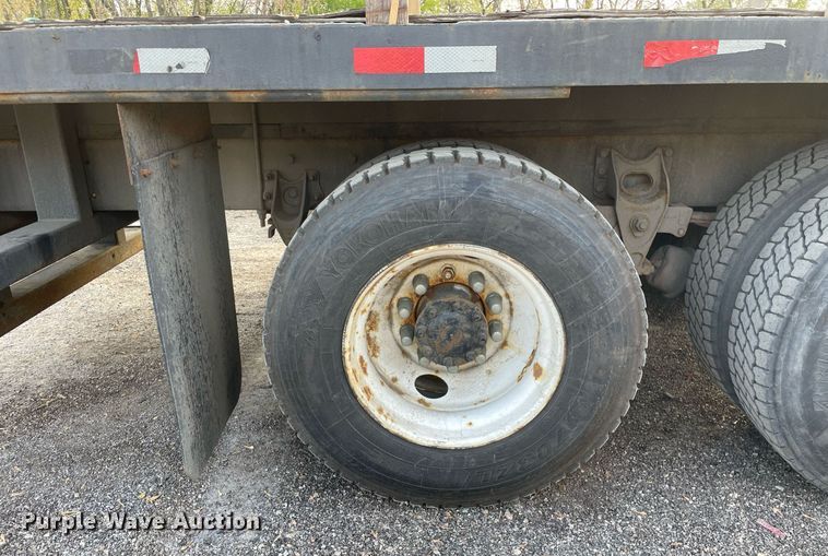 image for item DP0199 2013 International 4400  flatbed truck