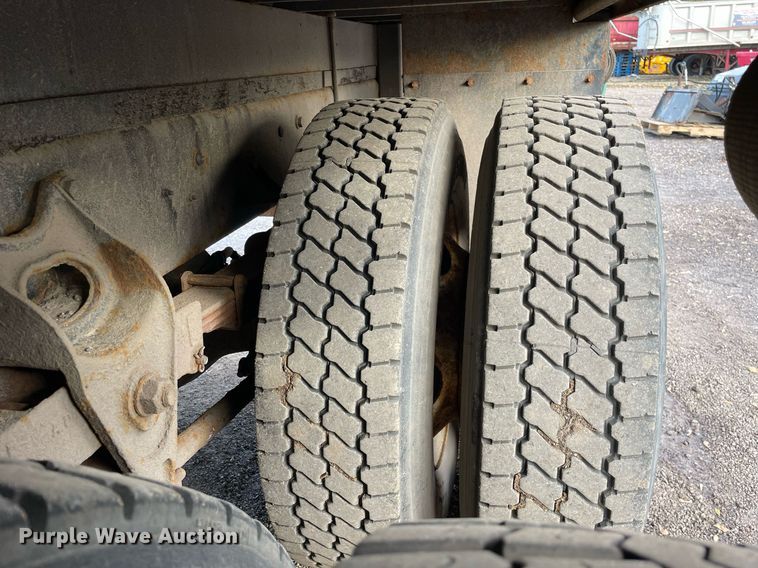 image for item DP0199 2013 International 4400  flatbed truck