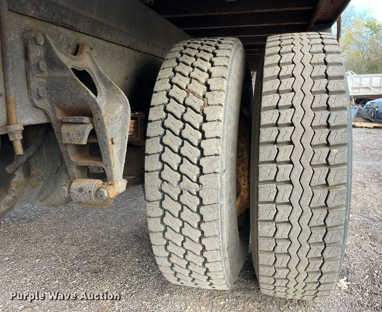 image for item DP0199 2013 International 4400  flatbed truck