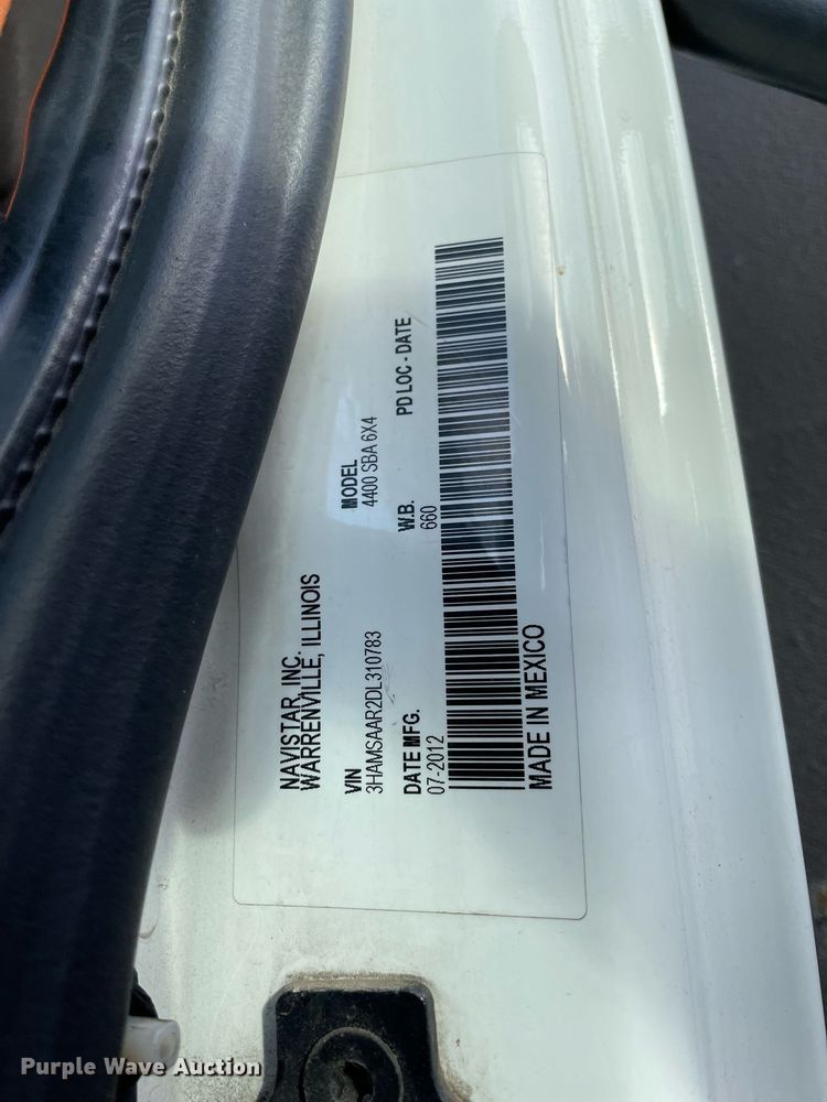 image for item DP0199 2013 International 4400  flatbed truck