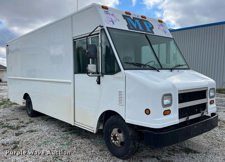 image for item DP2124 2005 Workhorse P42  box truck