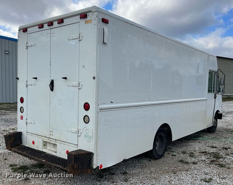 image for item DP2124 2005 Workhorse P42  box truck