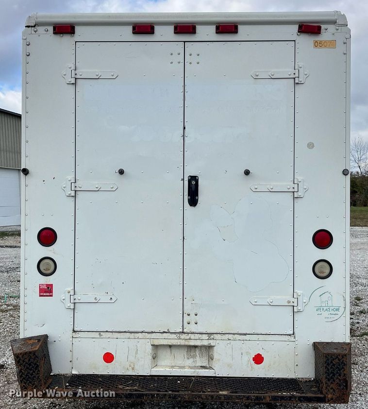 image for item DP2124 2005 Workhorse P42  box truck