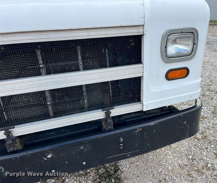 image for item DP2124 2005 Workhorse P42  box truck