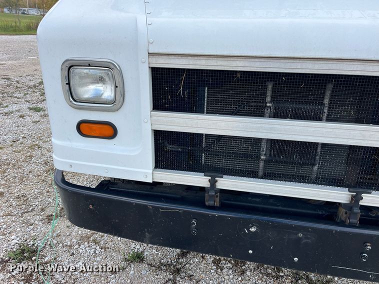 image for item DP2124 2005 Workhorse P42  box truck