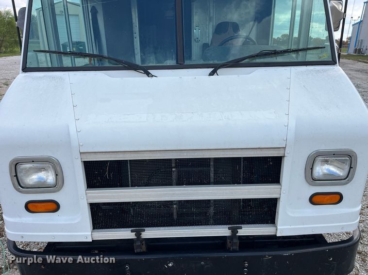 image for item DP2124 2005 Workhorse P42  box truck