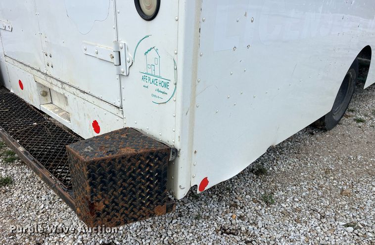 image for item DP2124 2005 Workhorse P42  box truck