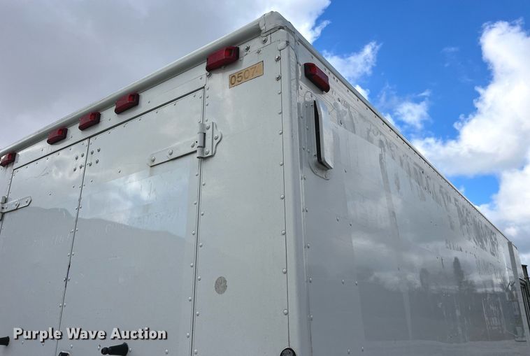 image for item DP2124 2005 Workhorse P42  box truck