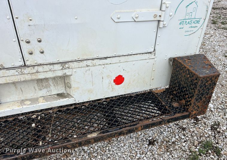 image for item DP2124 2005 Workhorse P42  box truck