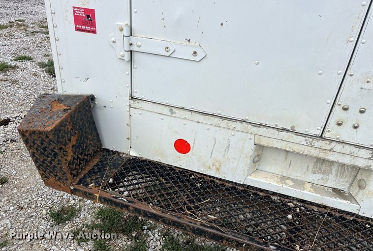 image for item DP2124 2005 Workhorse P42  box truck