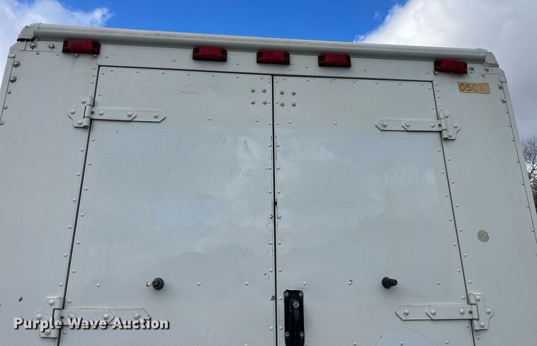 image for item DP2124 2005 Workhorse P42  box truck