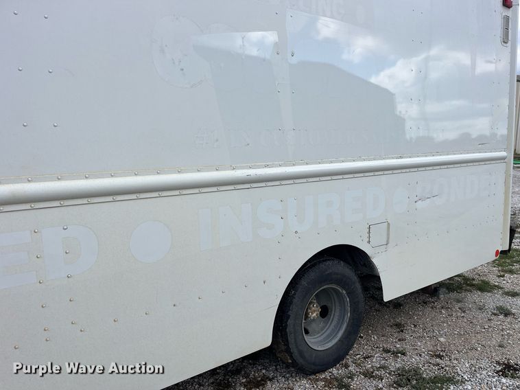 image for item DP2124 2005 Workhorse P42  box truck