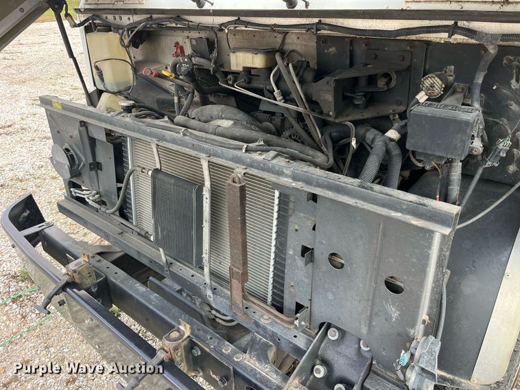 image for item DP2124 2005 Workhorse P42  box truck