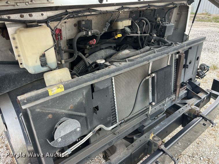 image for item DP2124 2005 Workhorse P42  box truck