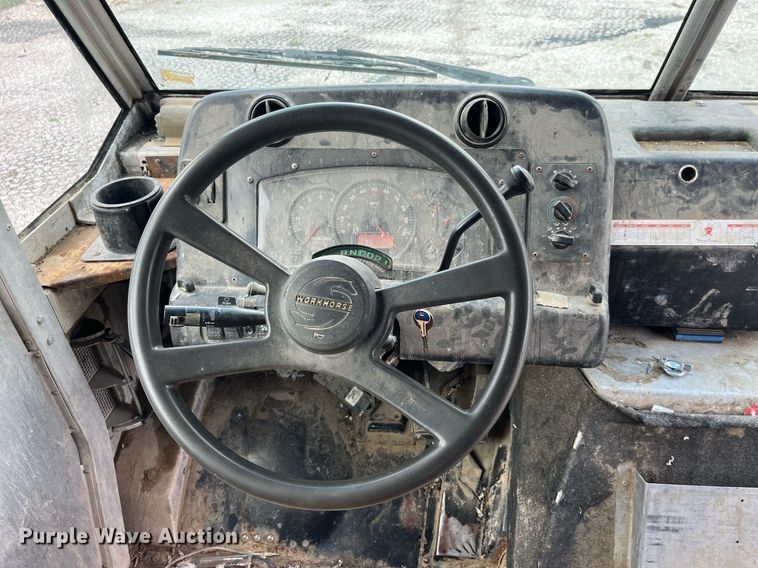 image for item DP2124 2005 Workhorse P42  box truck