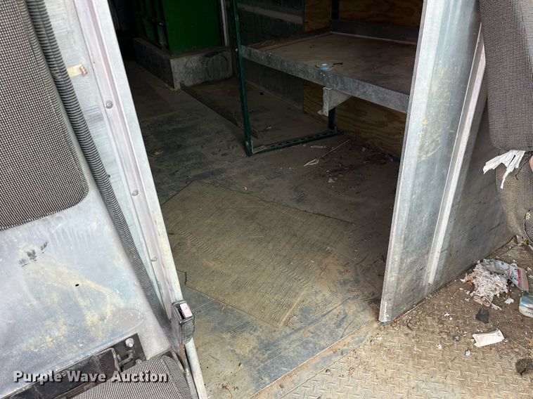 image for item DP2124 2005 Workhorse P42  box truck