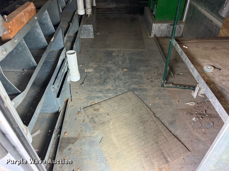 image for item DP2124 2005 Workhorse P42  box truck