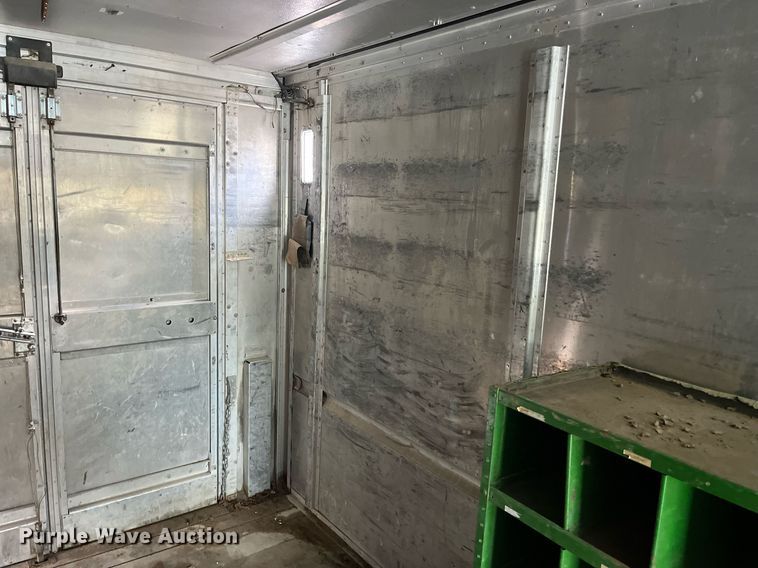 image for item DP2124 2005 Workhorse P42  box truck