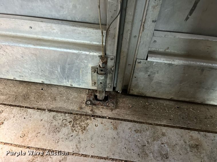 image for item DP2124 2005 Workhorse P42  box truck