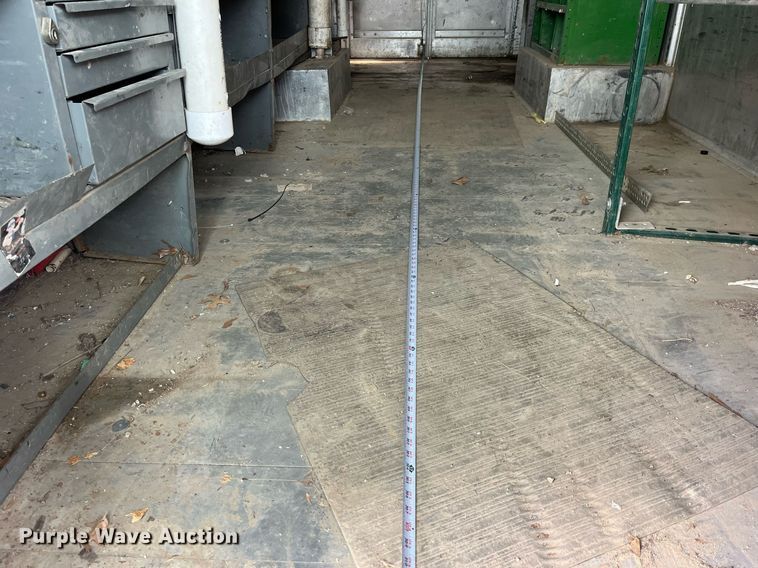 image for item DP2124 2005 Workhorse P42  box truck