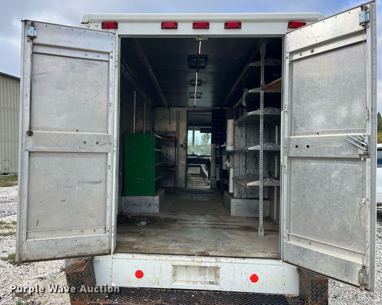 image for item DP2124 2005 Workhorse P42  box truck