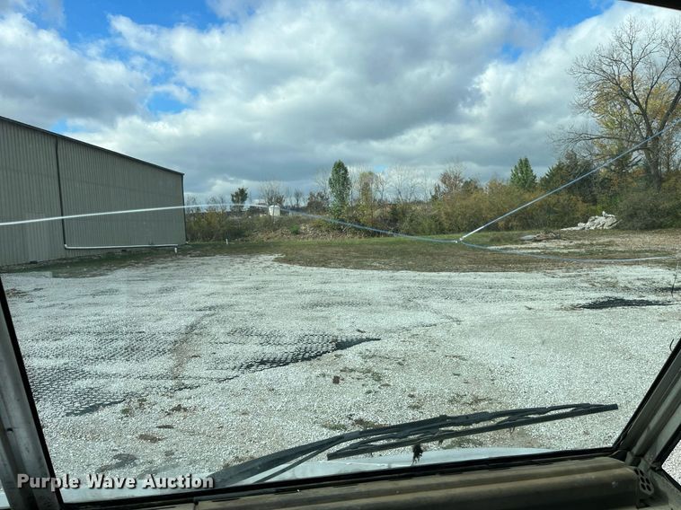 image for item DP2124 2005 Workhorse P42  box truck