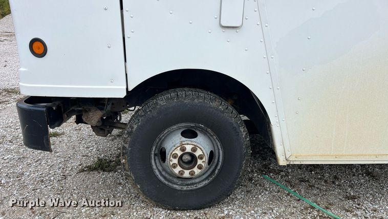 image for item DP2124 2005 Workhorse P42  box truck