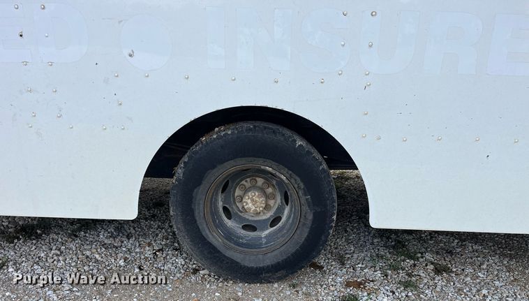 image for item DP2124 2005 Workhorse P42  box truck