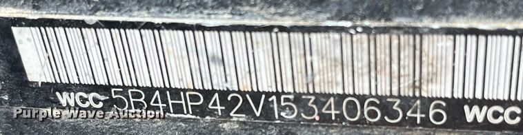 image for item DP2124 2005 Workhorse P42  box truck