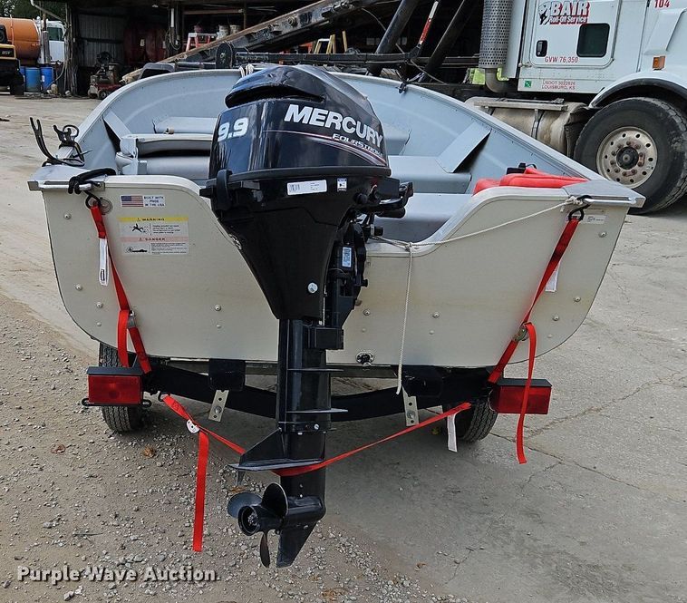 image for item DP2458 Lowe UV1467  boat