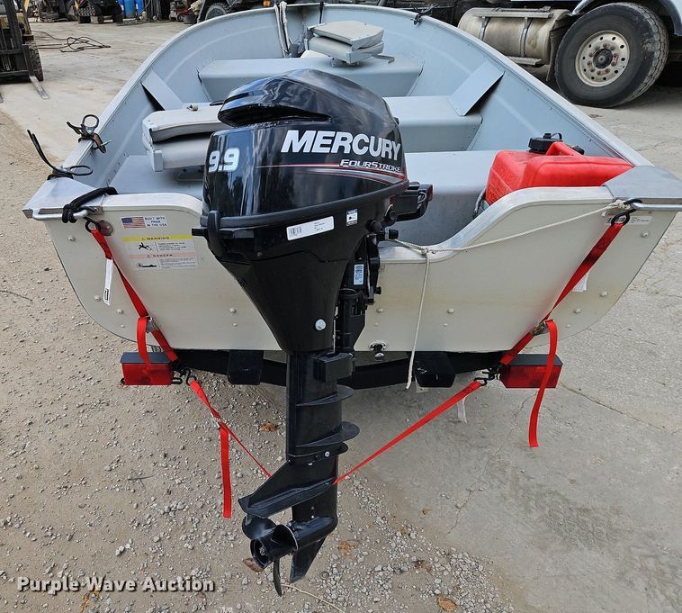 image for item DP2458 Lowe UV1467  boat