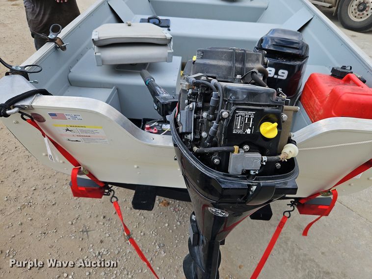 image for item DP2458 Lowe UV1467  boat