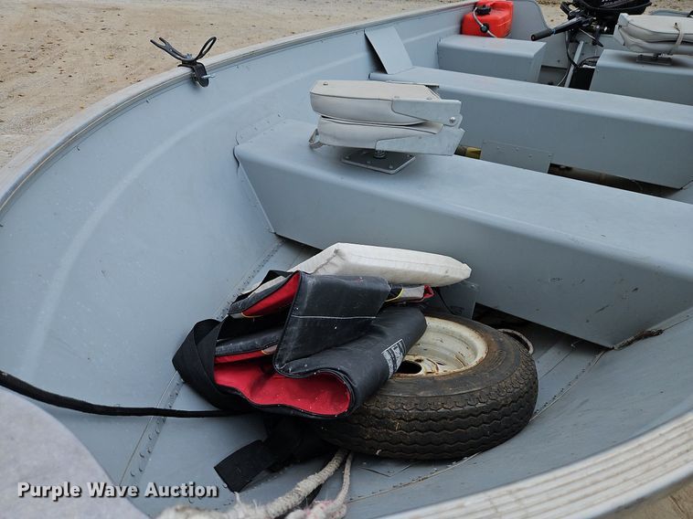 image for item DP2458 Lowe UV1467  boat