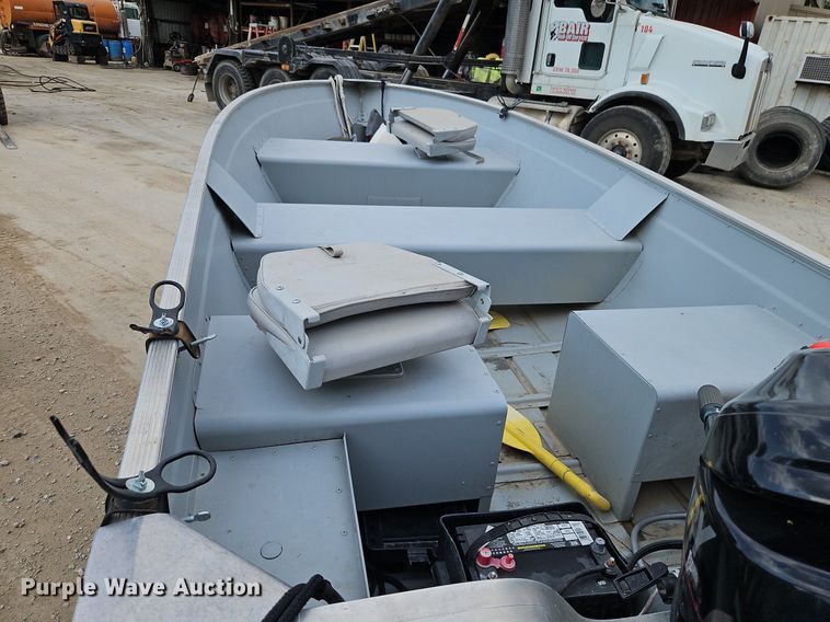 image for item DP2458 Lowe UV1467  boat