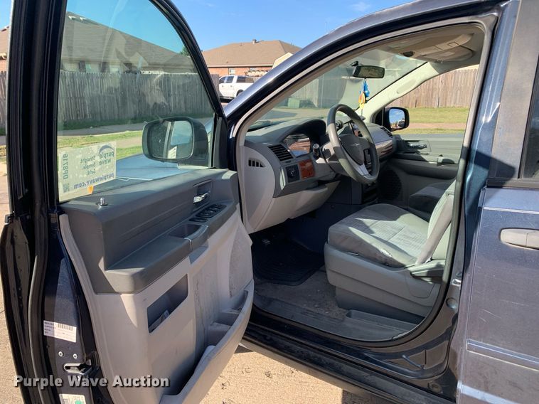 image for item DP8716 2008 Chrysler Town & Country LX  van