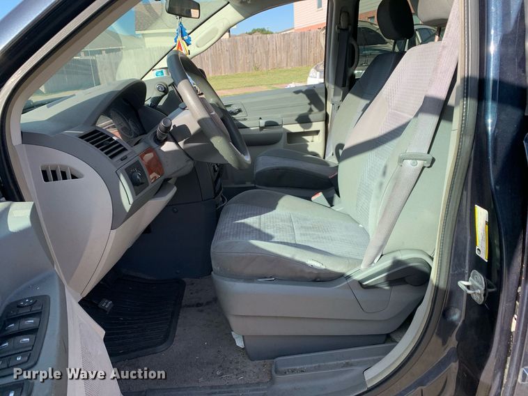 image for item DP8716 2008 Chrysler Town & Country LX  van