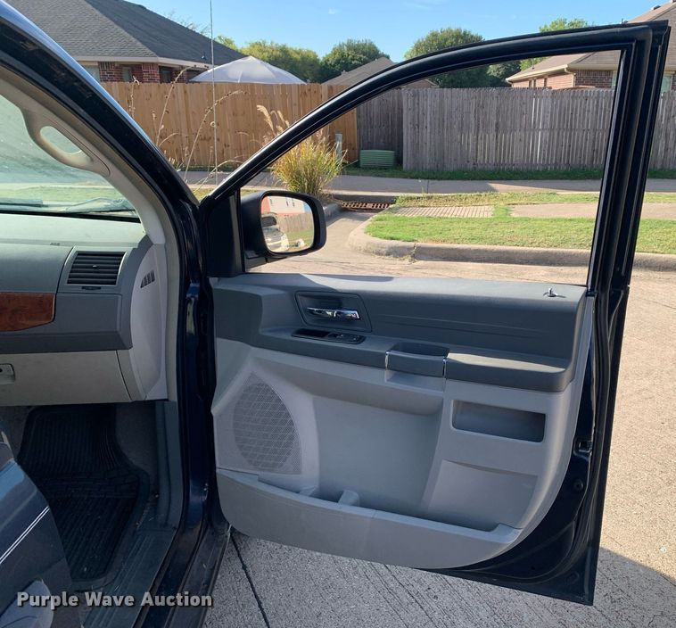 image for item DP8716 2008 Chrysler Town & Country LX  van