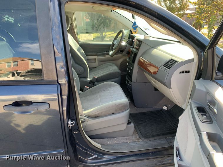 image for item DP8716 2008 Chrysler Town & Country LX  van