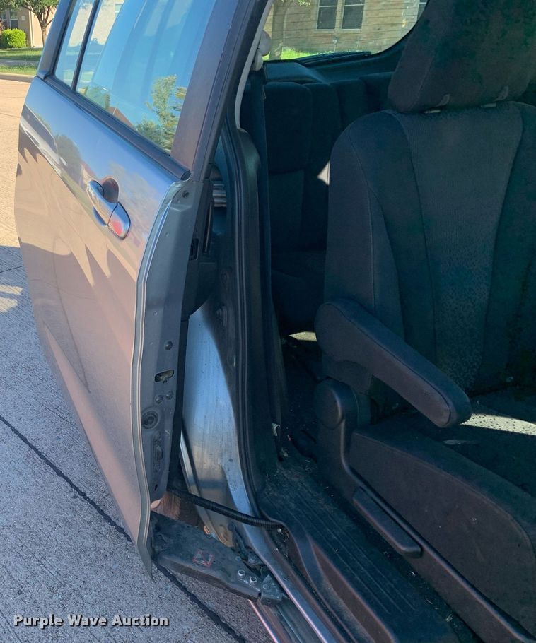 image for item DP8739 2011 Mazda Mazda5  van